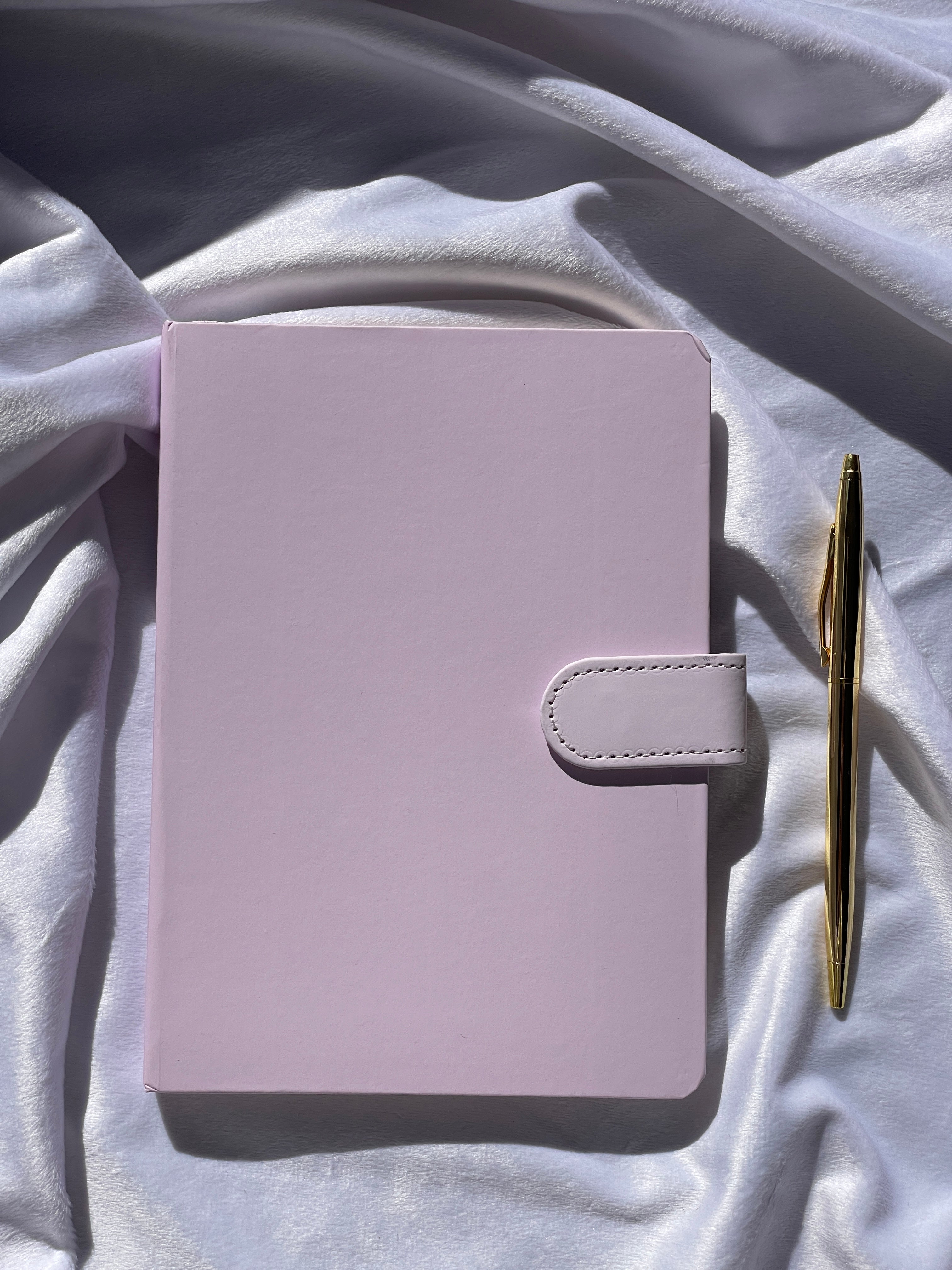 Libreta con cierre imantado + bolígrafo de regalo